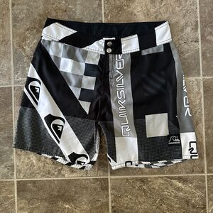 Vintage Y2K Quicksilver Black & White Board Shorts Size 30 Surfer Surfwear